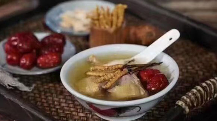 冬蟲夏草補腎:傳統(tǒng)認知與科學視角的解讀